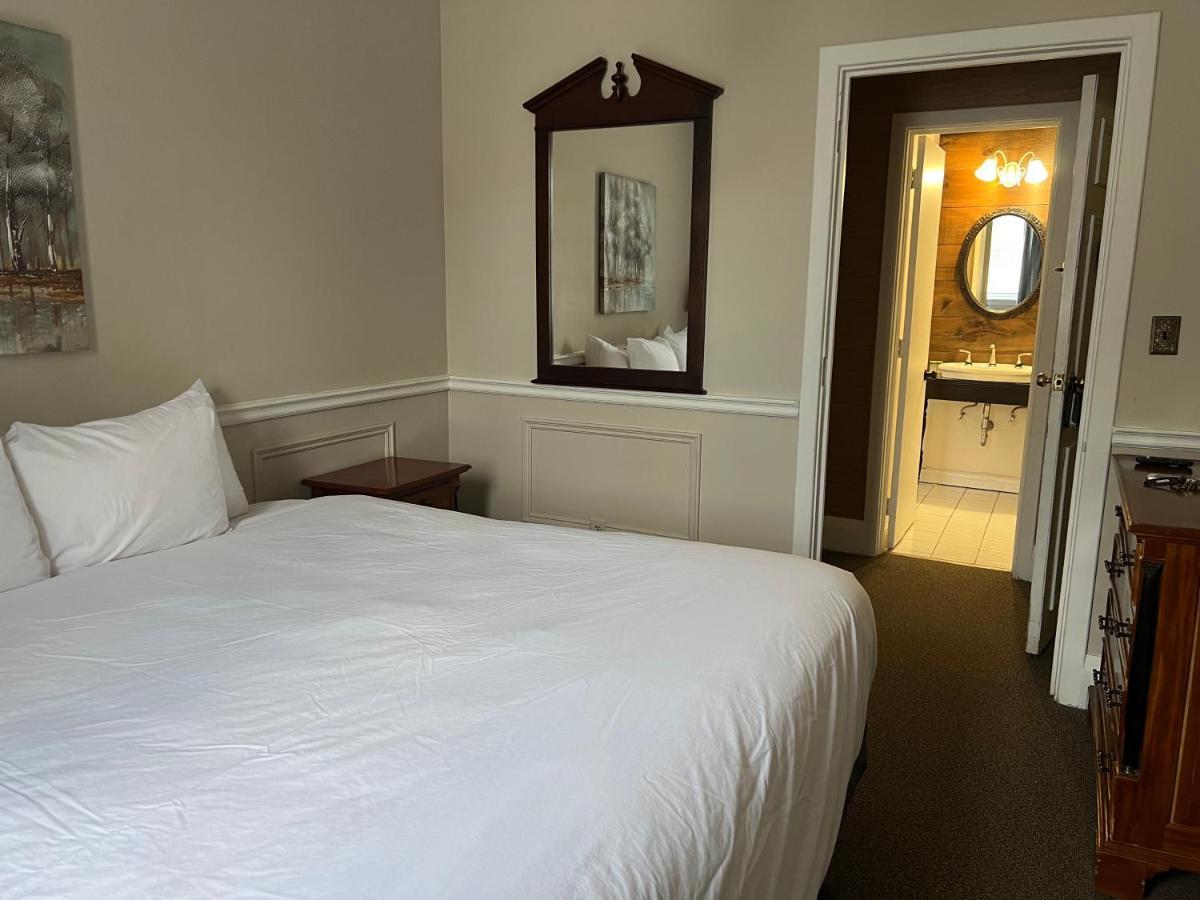 At The Falls Hotel 3*